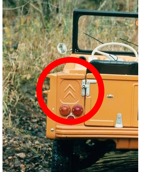 Chevrons impression on the rear Mehari