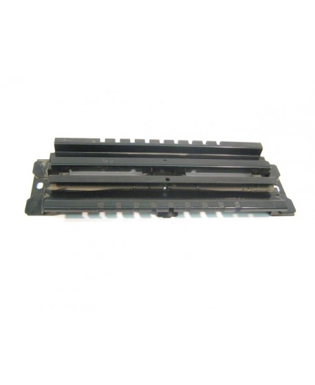 Central sliding guide for seat